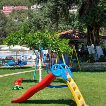 Poseidon מלון דירות 3*