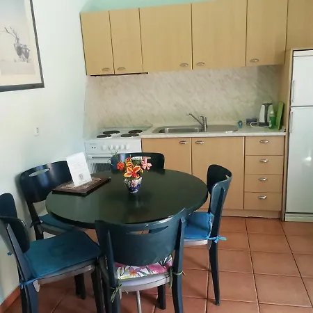 מלון דירות Poseidon 5*