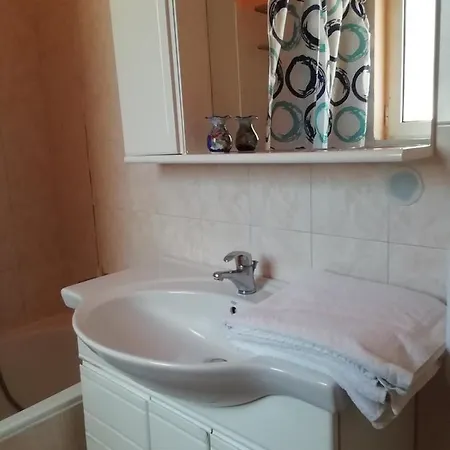 Poseidon מלון דירות 5*